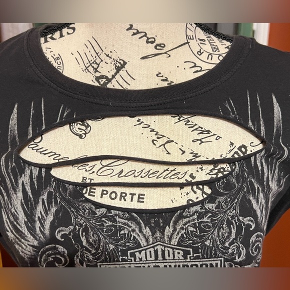 Women’s Harley-Davidson® CLOSED Wisconsin Dealer Vintage S/S Distressed Tee - Picture 8 of 16